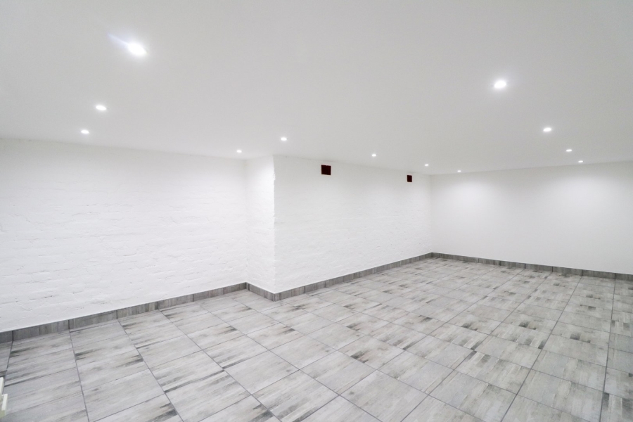 8 Bedroom Property for Sale in Reebok Western Cape